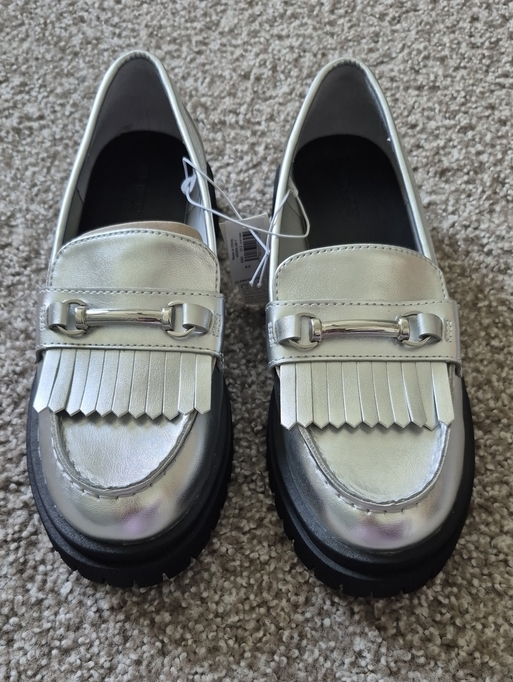 Old Navy NWT Size 8.5 Faux Leather Silver Metallic Kilty Chunky Heel Loafers